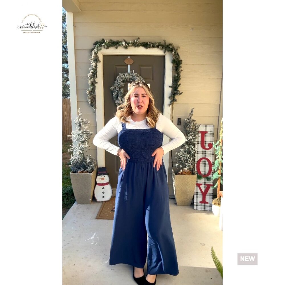 Large Polyester Jumpsuit With Pockets, Smocked To… - image 6